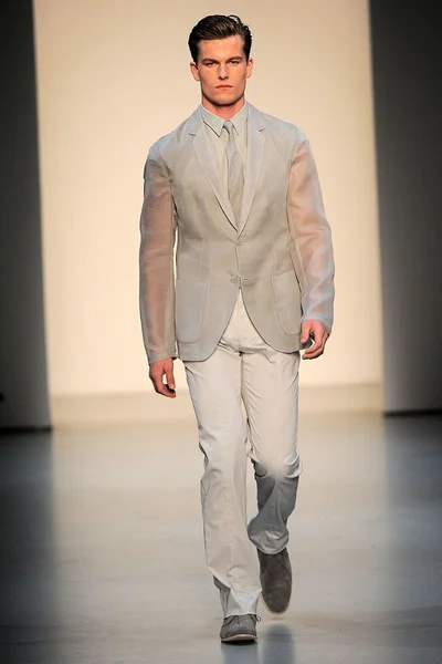 Look 11